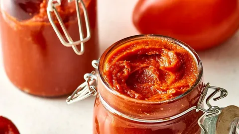 تصویر 2 از رب گوجه فرنگی خانگی غلیظ با بافت کرمی و طعم غنی